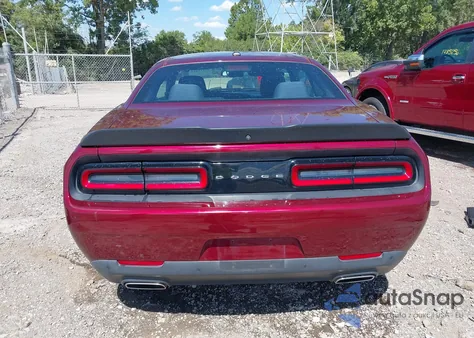 2018 Dodge Challenger Sxt z USA, uszkodzony, nr VIN 2C3CDZAG4JH271467